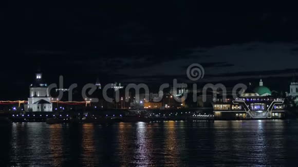 夜晚的城市与水的倒影视频的预览图