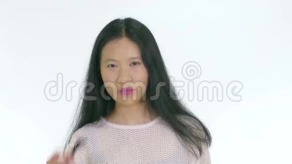 中国少年用刷子化妆视频的预览图