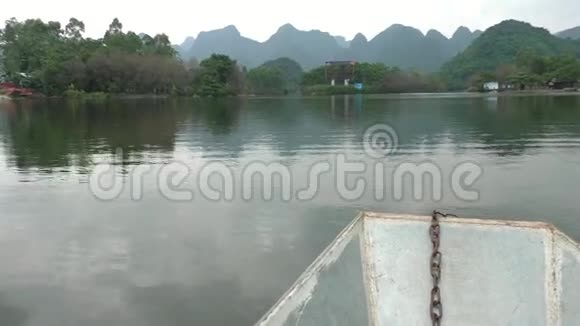 越南香水河上的船视频的预览图