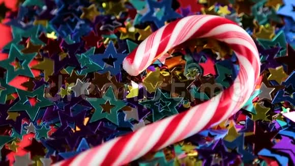 圣诞糖果躺在小星星上视频的预览图