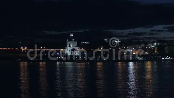 夜晚的城市与水的倒影视频的预览图