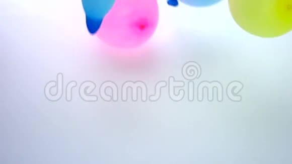 压缩彩色气球视频的预览图