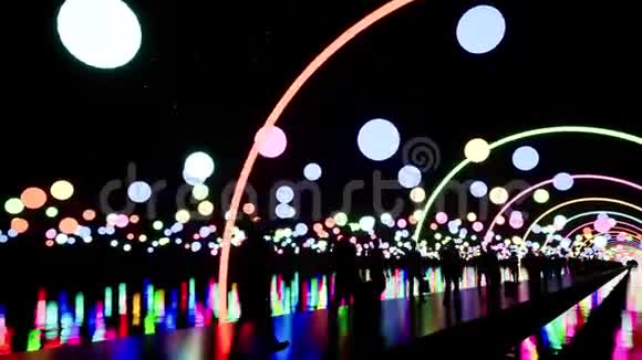 夜间3D动画灯光桥上的人们视频的预览图