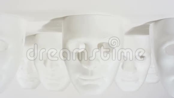 悲伤的白色歌剧面具视频的预览图