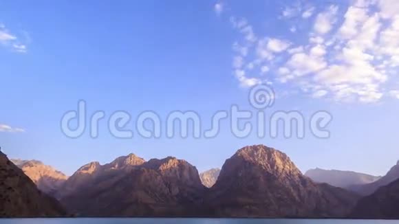 日落时的山湖放大时间流逝帕米尔视频的预览图