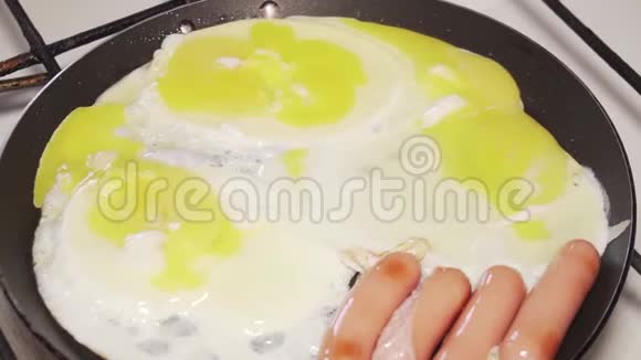 食物早餐平底锅烹饪油炸膳食蛋白质视频的预览图
