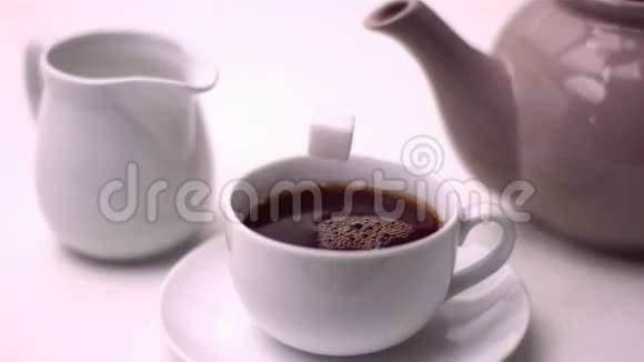 茶杯中的糖块视频的预览图