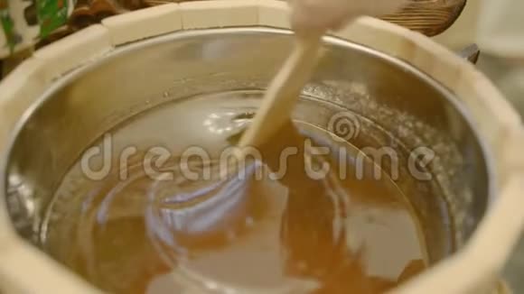 木制罐子里的甜蜜视频的预览图