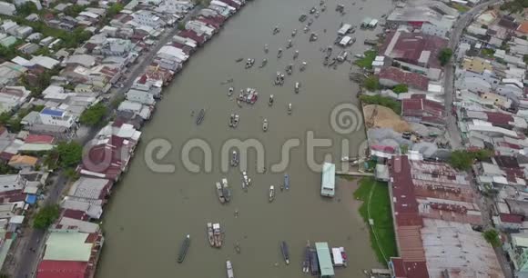 越南灿陀彩铃浮动市场全景交通图视频的预览图