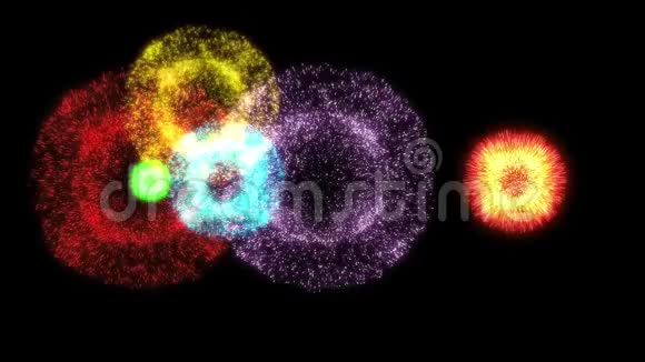 4K惊人的烟花爆炸在黑色背景庆祝概念视频的预览图