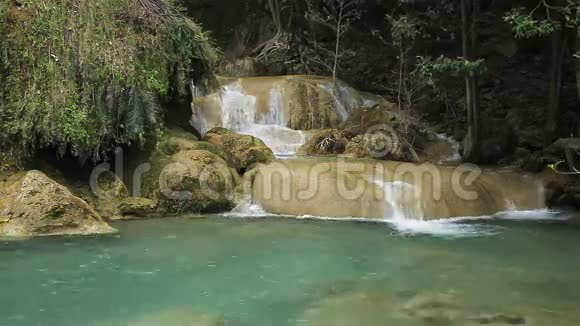 瀑布名称Erawan7级国家公园泰国Kanchanaburi视频的预览图