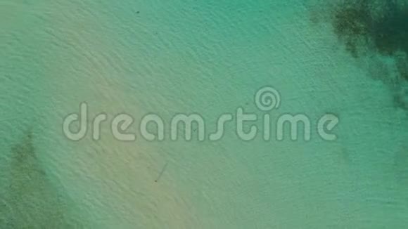 巴拉巴茨坎达拉曼沙洲一望无际的绿松石景观视频的预览图