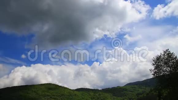 法国比利牛斯山脉积木云时程视频的预览图