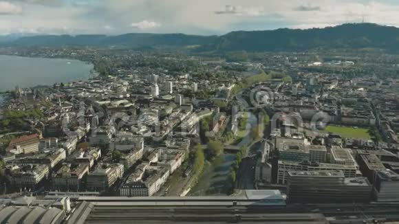 苏黎世城市景观和瑞士苏黎世湖畔的鸟瞰图视频的预览图