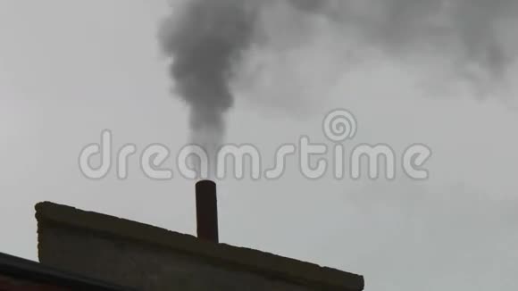 发电厂的烟囱空气污染视频的预览图