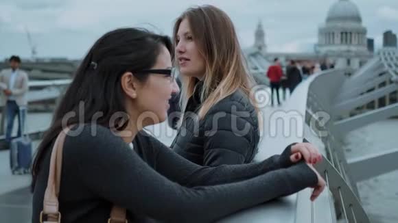 两个女朋友去伦敦观光旅行视频的预览图