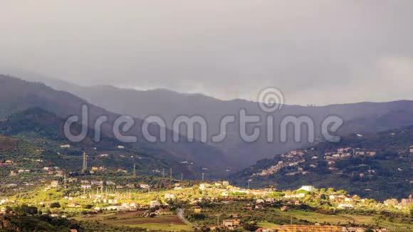 村在山谷雾藏西西里岛伊塔视频的预览图