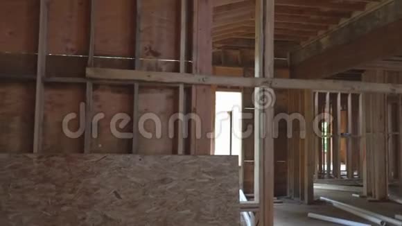 建筑工地木质家居框架摘要视频的预览图