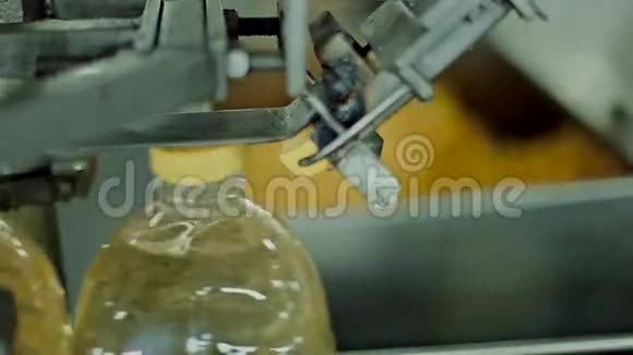 生产葵花籽油视频的预览图