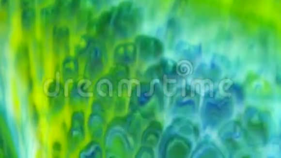 绿色的黄色溪流抽象的食物颜色墨水移动或流动的背景视频的预览图