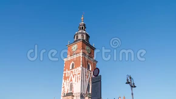 超脱延时在波兰克拉科夫的市政厅塔楼与时钟2019年克拉科夫视频的预览图