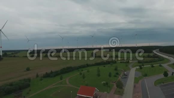 风车风力发电技术无人机空中观景台视频的预览图