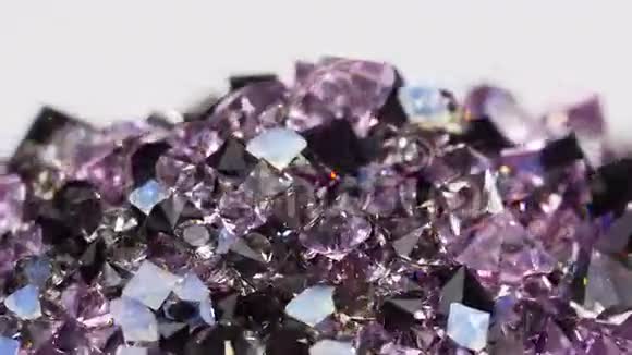 紫色宝石堆翻白循环准备好视频的预览图