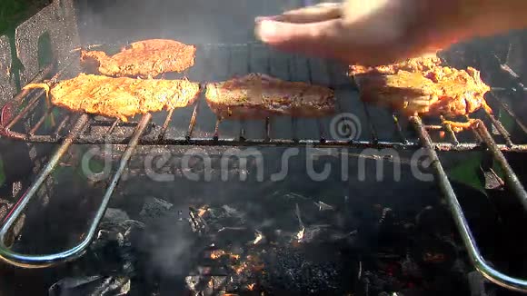 牛肉档烧烤热检视频的预览图