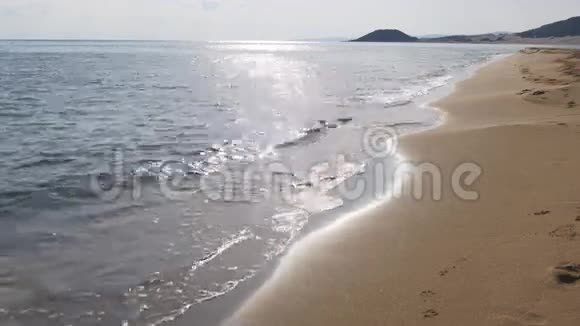 沙滩和海浪视频的预览图