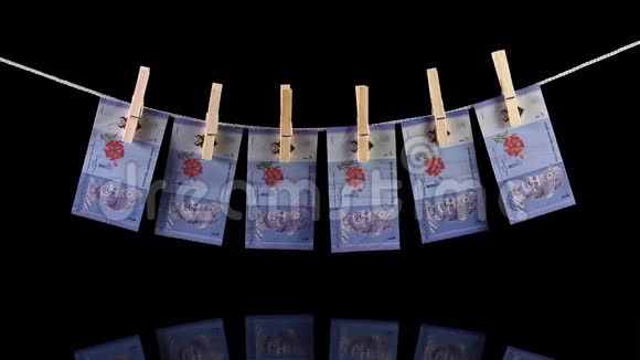 肮脏的马来西亚林吉特钞票挂在晾衣绳上视频的预览图