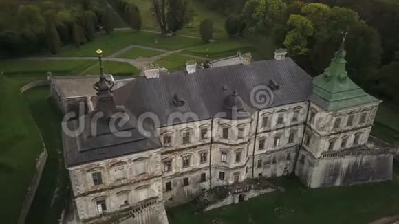 皮迪希提城堡无人机录像视频的预览图