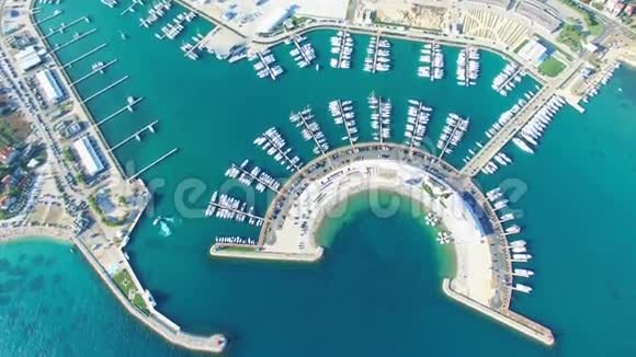 从上面看现代苏科桑海军码头的船只克罗地亚视频的预览图