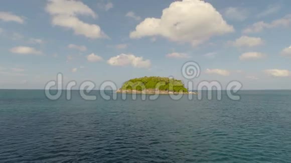 热带岛屿空中射击视频的预览图