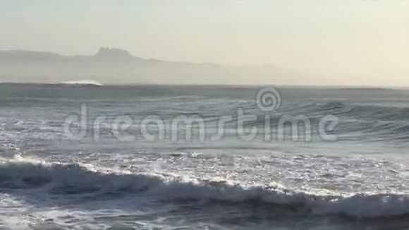 巴斯克海岸的日落海浪视频的预览图