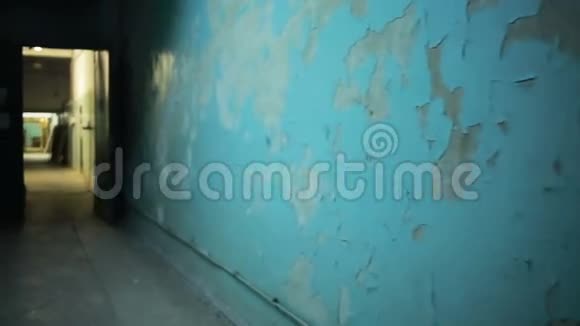 废弃建筑的内部视频的预览图