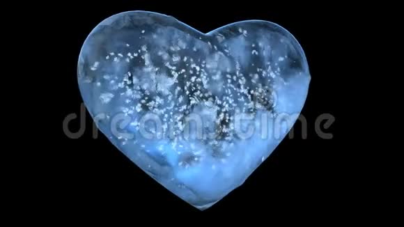 旋转蓝色冰玻璃心与雪花在阿尔法冰铜环4k视频的预览图