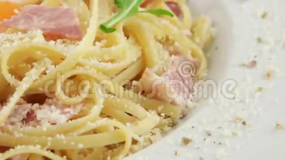 意大利意大利面食卡巴拉与培根视频的预览图