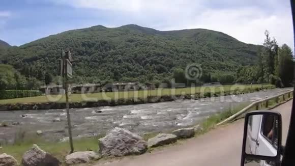 法国阿里吉的比利牛斯公路和山脉视频的预览图