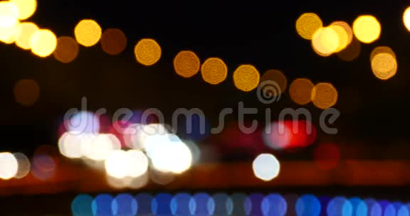 晚上摇动照明许多汽车在立交桥上交通堵塞幻梦视频的预览图