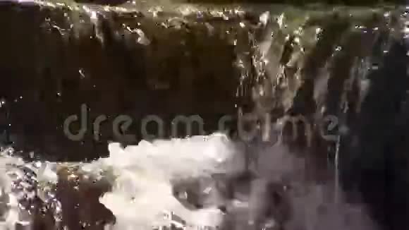 刷新瀑布运动背景视频的预览图