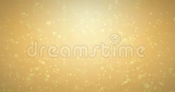 金色背景下一杯香槟中的气泡运动视频的预览图