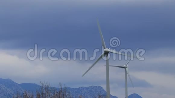 东方比利牛斯的风力涡轮机视频的预览图