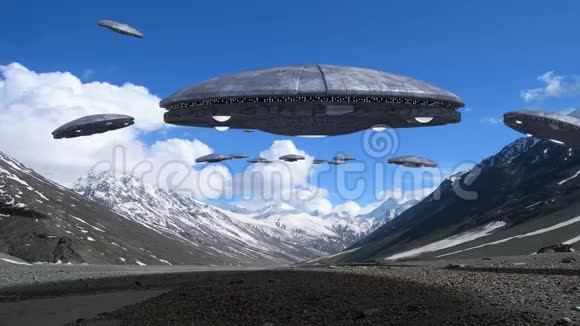 在喜马拉雅山脉有一个UFO舰队的循环视频的预览图