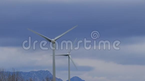 东方比利牛斯的风力涡轮机视频的预览图