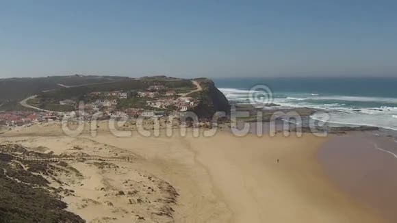 从蒙特克莱里戈飞往葡萄牙西部海岸视频的预览图