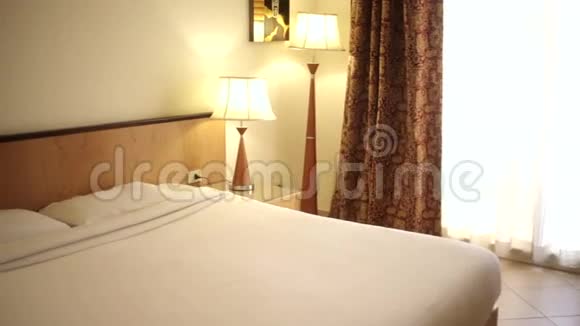 埃及酒店带双人床的卧室视频的预览图