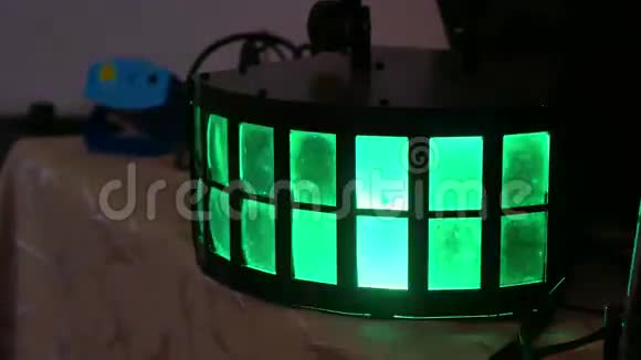 迪斯科灯lumiere闪烁不同颜色的背景视频的预览图