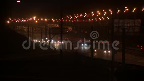 傍晚城市公路交通景观视频的预览图