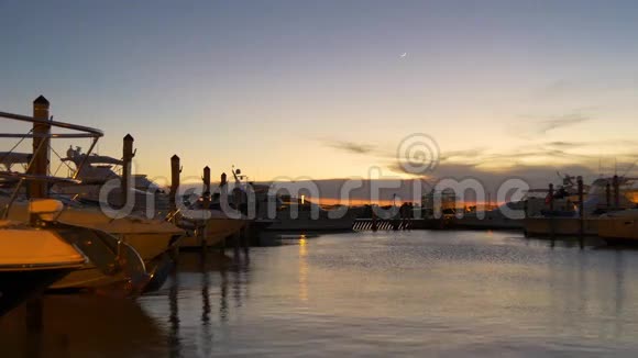 迈阿密拖船公园日落私人游艇码头全景4k佛罗里达美国视频的预览图