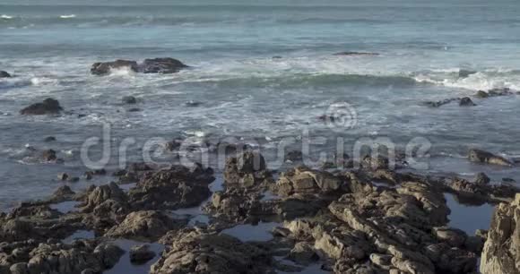 波在坎特布里海岸视频的预览图